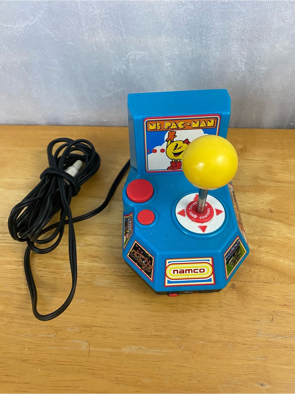 2004 Jakks Pacific Namco Ms. Pac-Man Plug and Play 5 Arcade Games Joystick